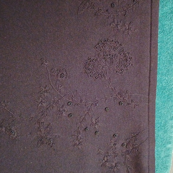 Round Neck Sleeveless Top - Picture 6 of 6